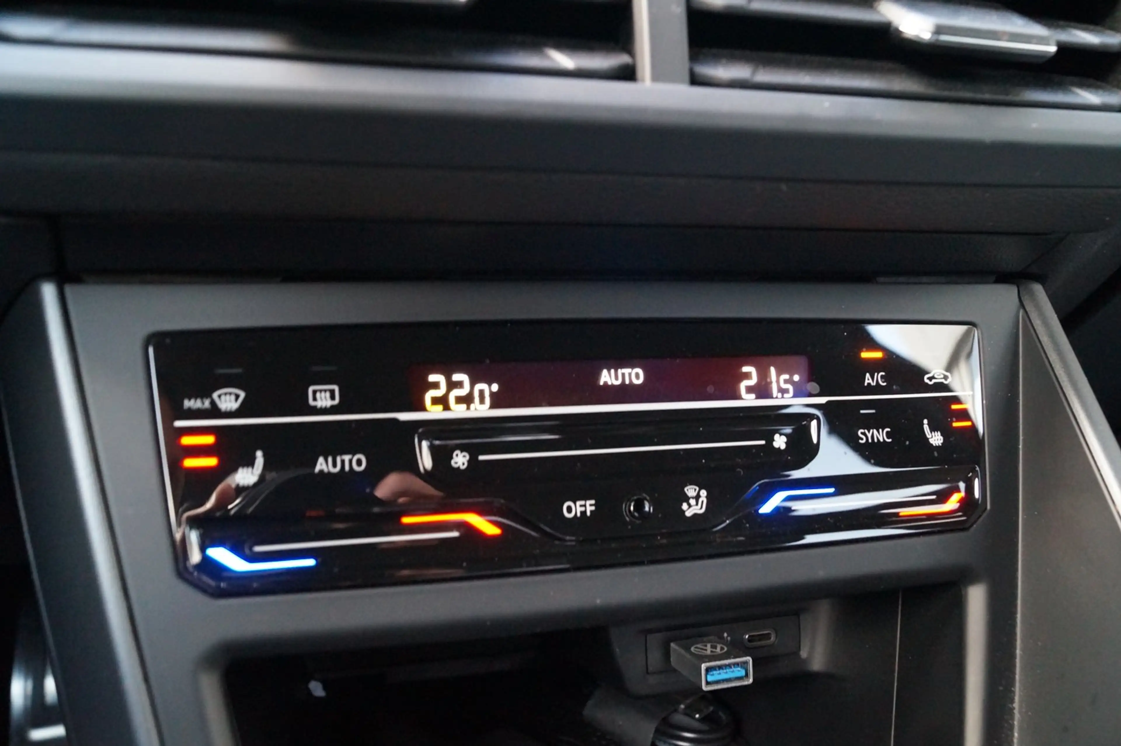 Volkswagen Taigo R-Line TSI DSG — photo 15