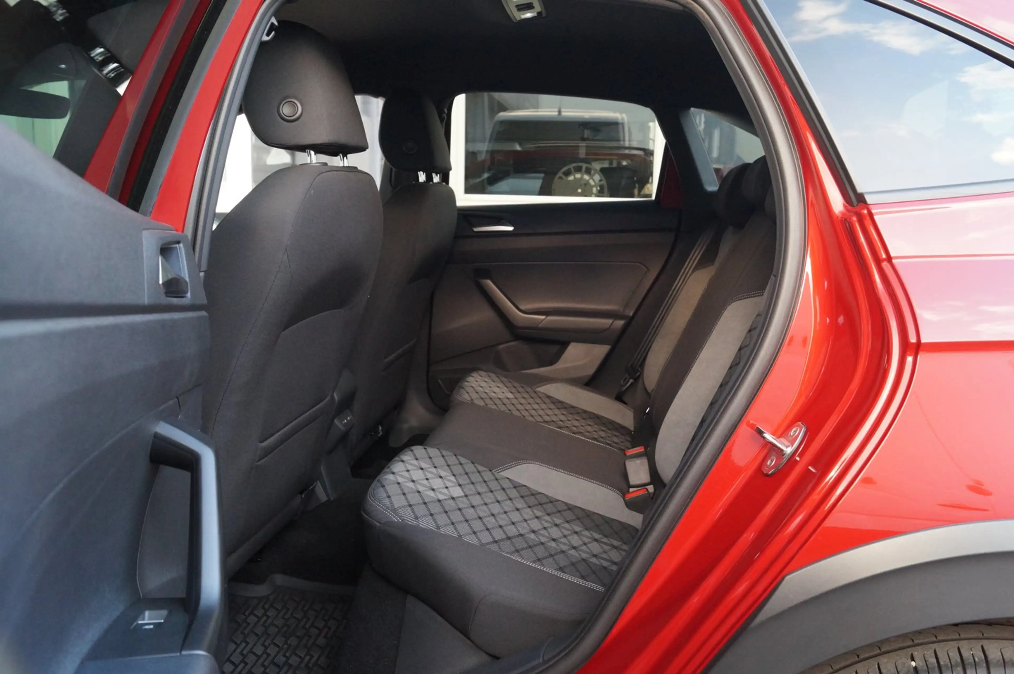Volkswagen Taigo R-Line TSI DSG — photo 9