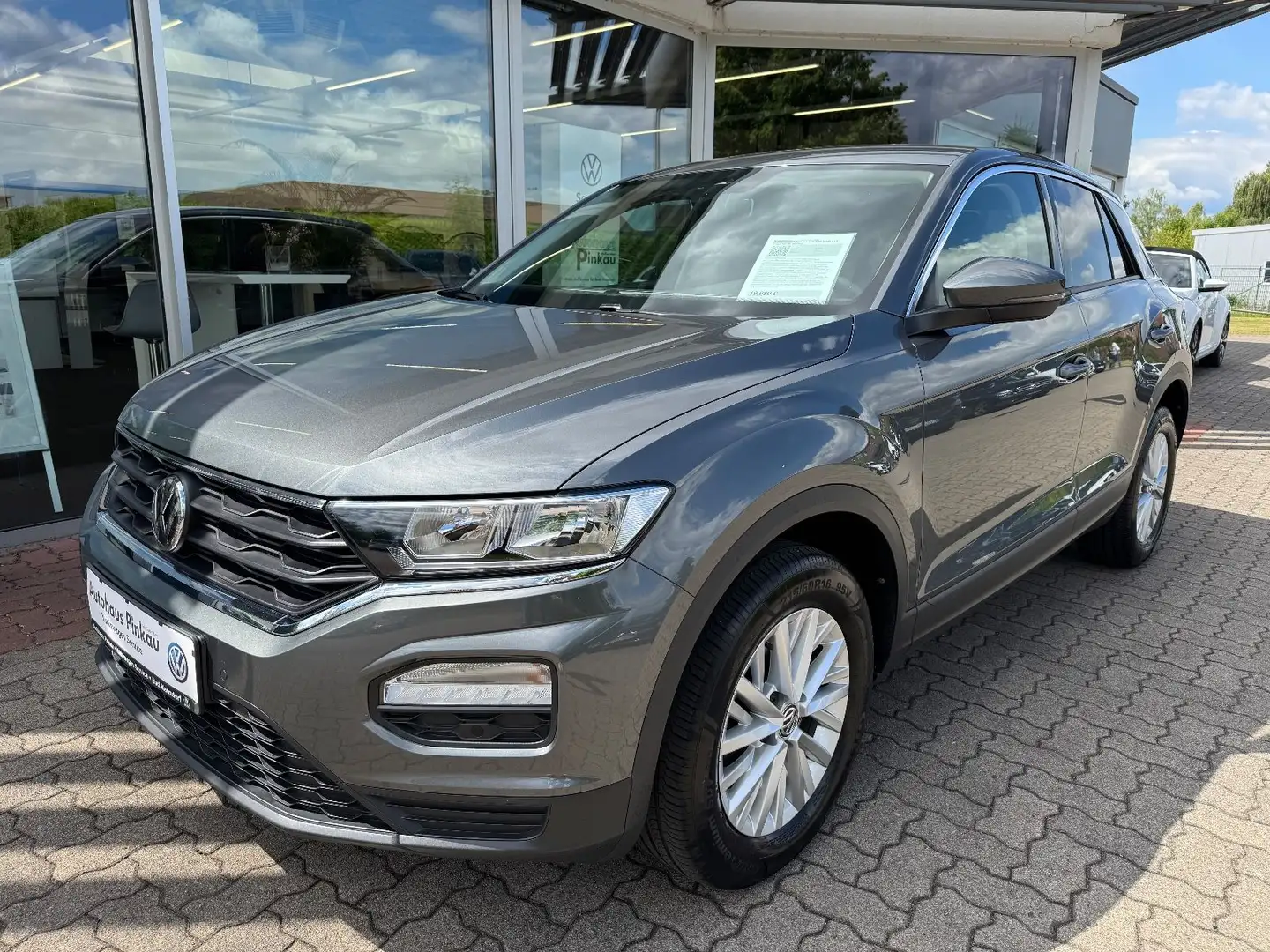 Volkswagen T-Roc 1.5 TSI DSG NAVI ACC Einparkhilfe Sitzhzg Grijs - 1