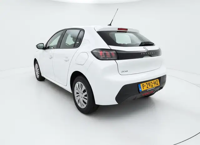 Peugeot 208 view 3