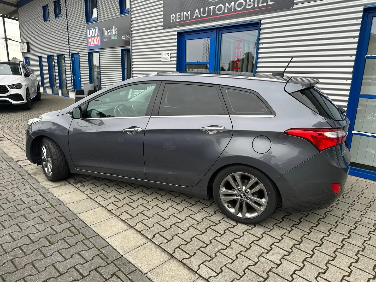 Hyundai i30 1.6 *NAVI*SHZ*LM-FELGEN*KAMERA*TEMPOMAT* Grau - 2