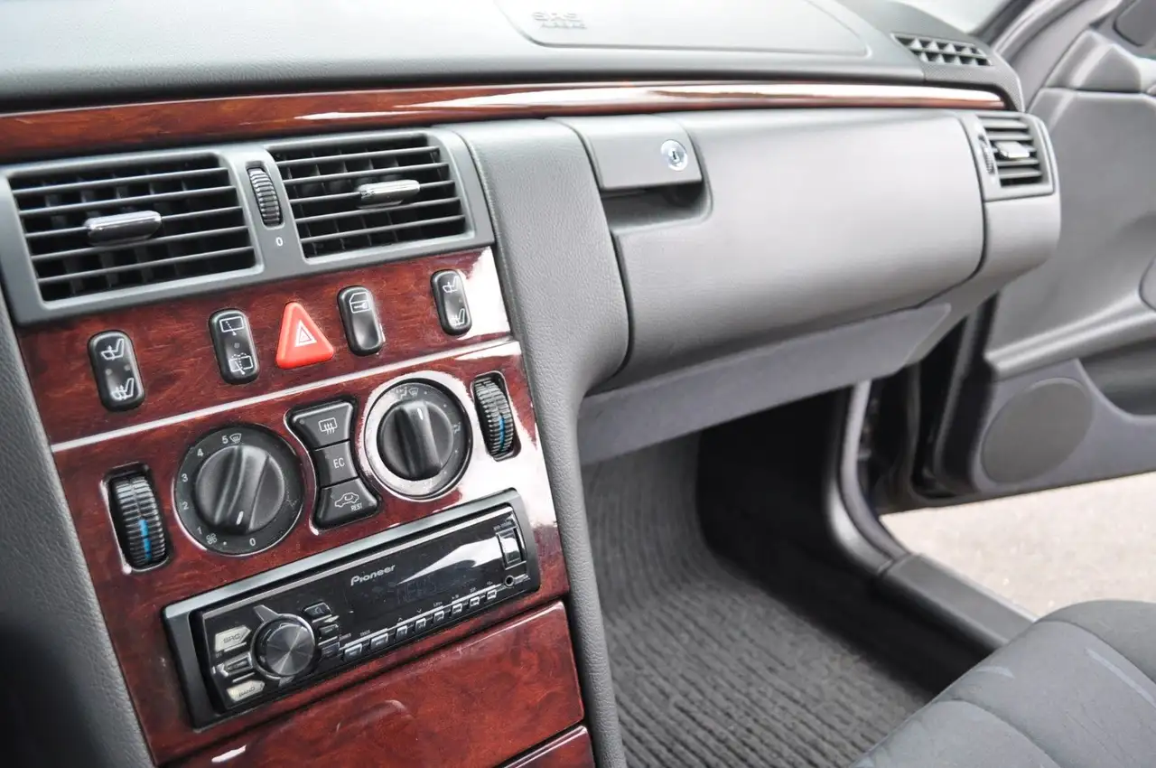 Mercedes-Benz E 240 T * Automatic - TÜV 11/2027 *, foto 12