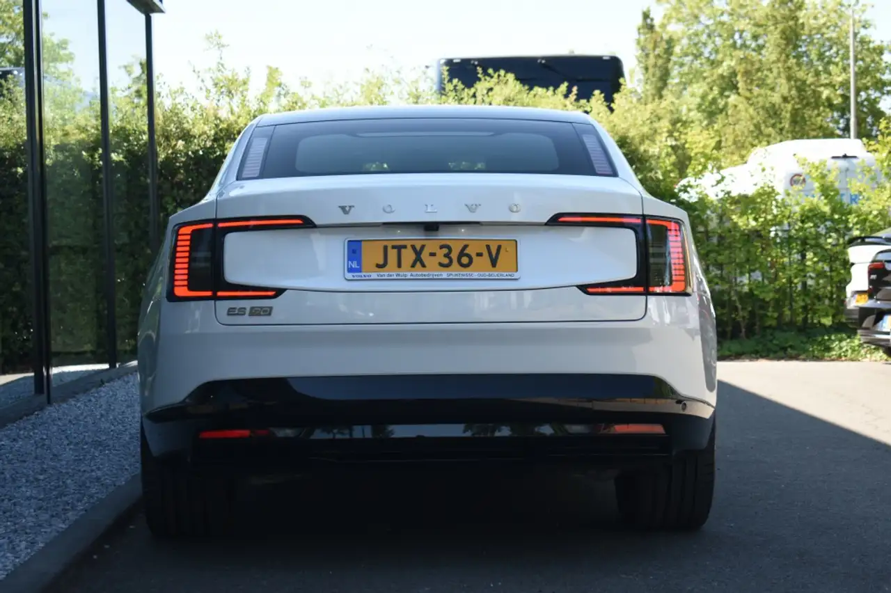 Volvo ES90 2026