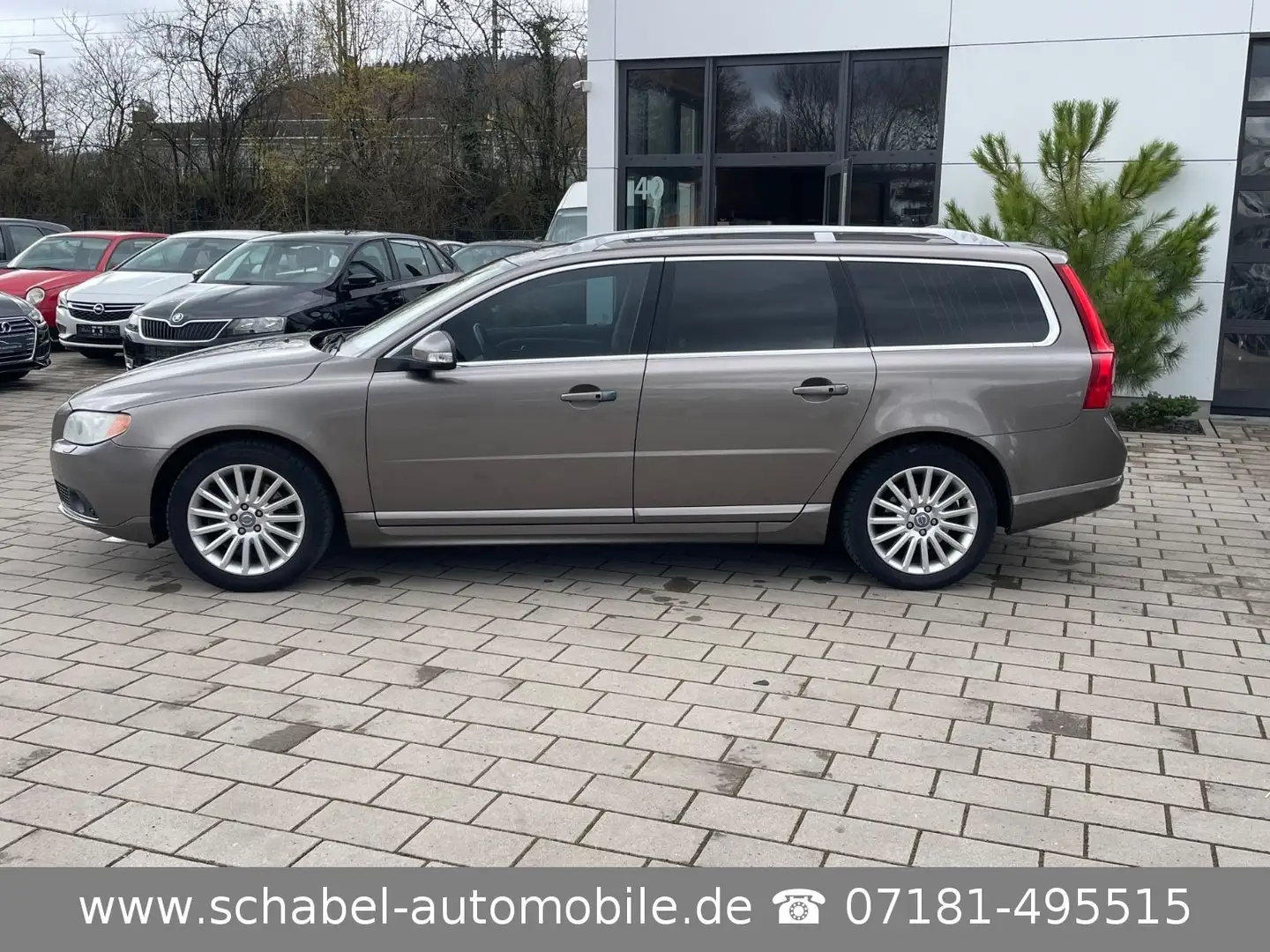 Volvo V70 Kombi Summum AWD Leder Navi AHK 4xShz Gris - 2