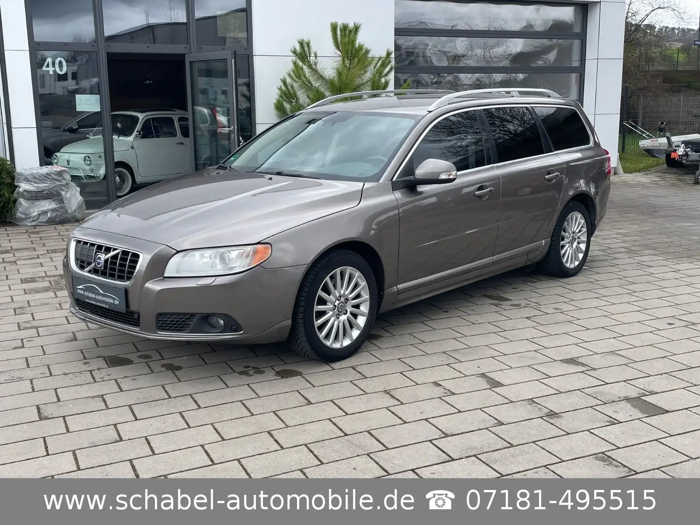 Volvo V70 Kombi Summum AWD Leder Navi AHK 4xShz Gris - 1