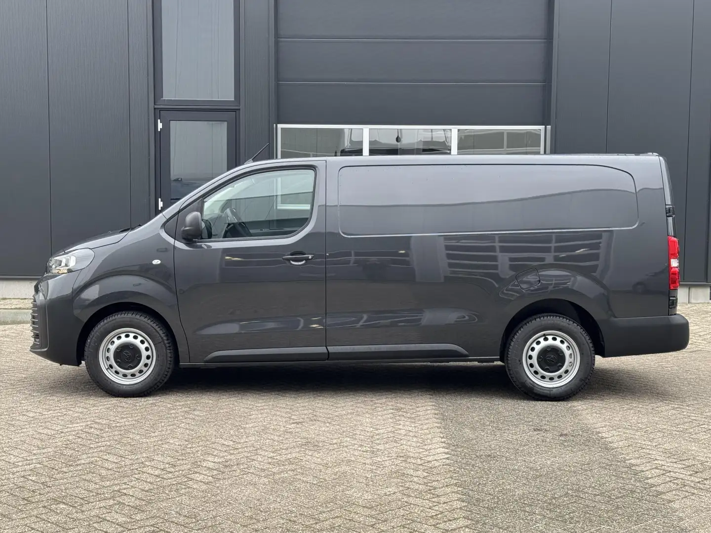 Toyota Proace Long Worker 2.0 D-4D Challenger 145PK Nieuwste mod Zilver - 2