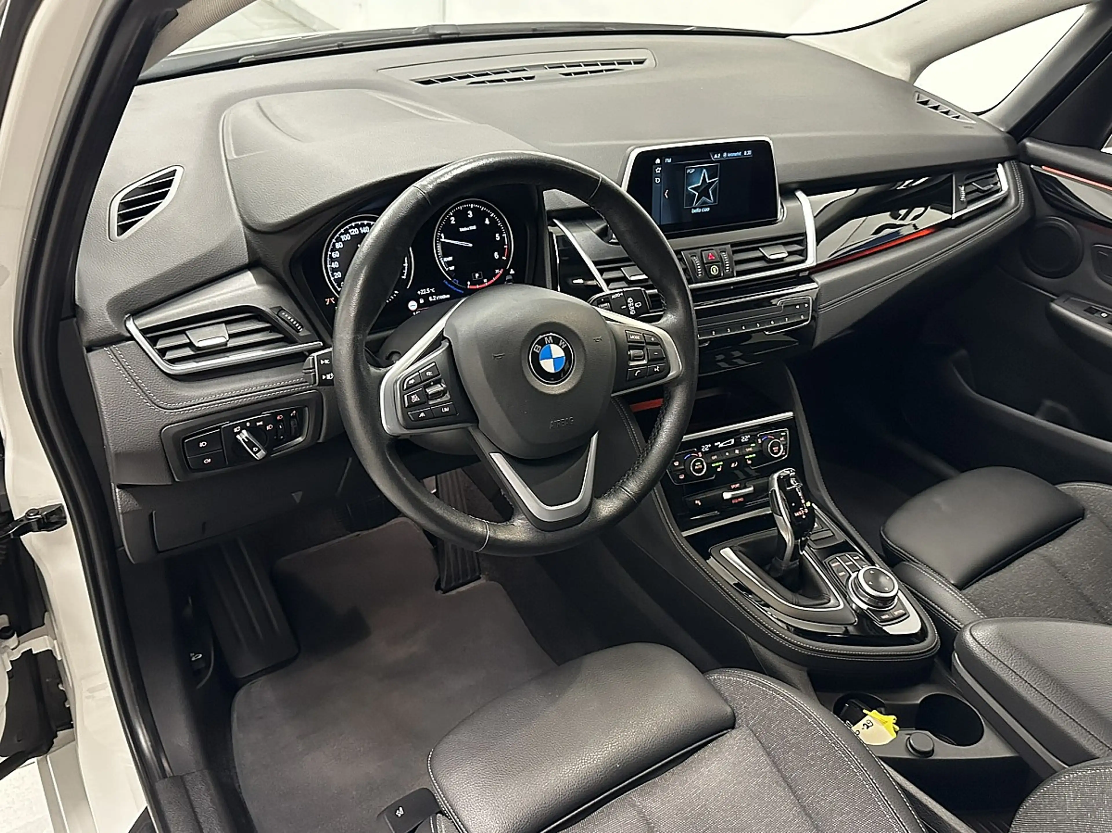 BMW 218 d Active Tourer Sport Line Aut.LCI/LED/ACC/Navi... — photo 10