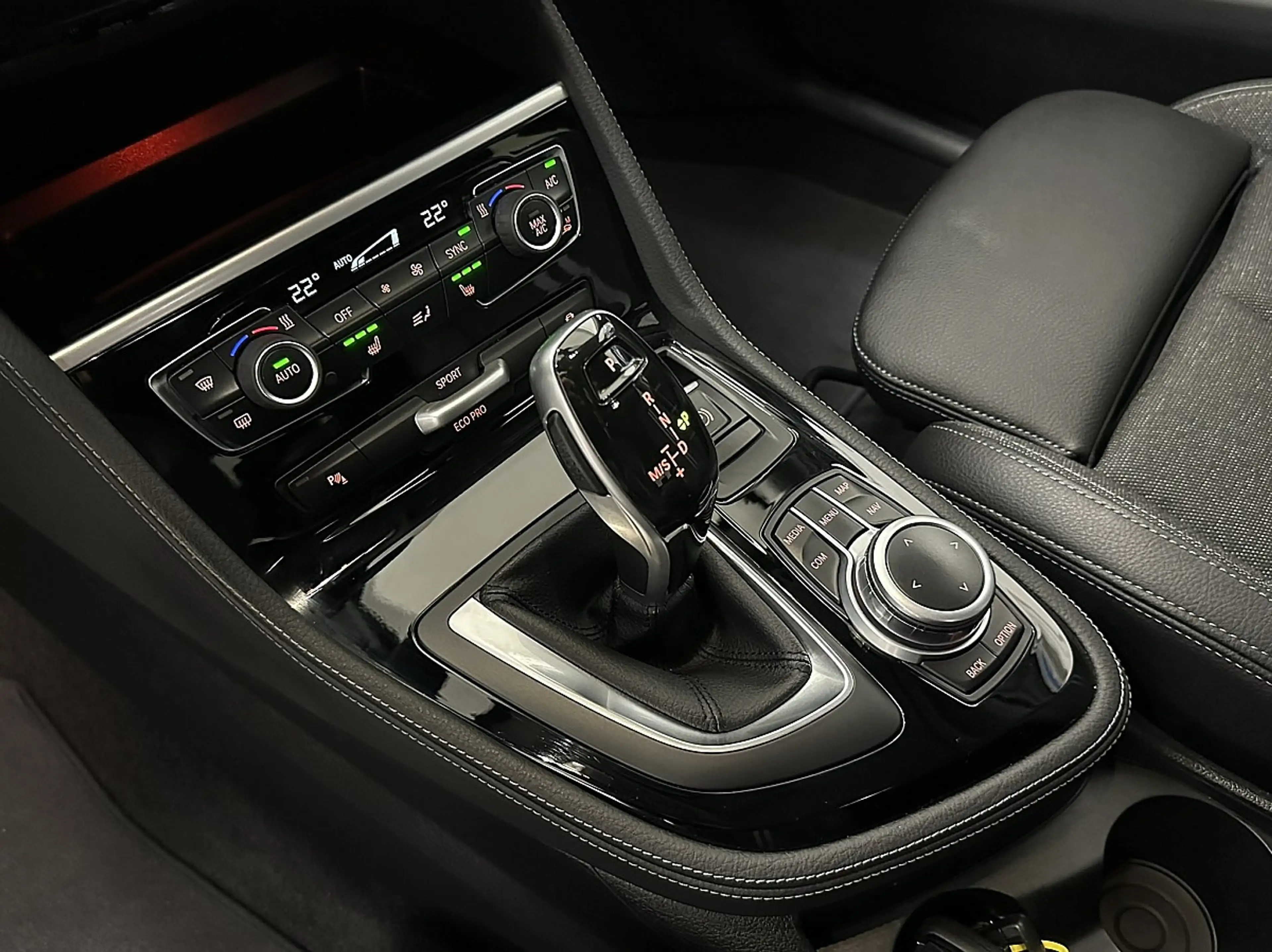 BMW 218 d Active Tourer Sport Line Aut.LCI/LED/ACC/Navi... — photo 12