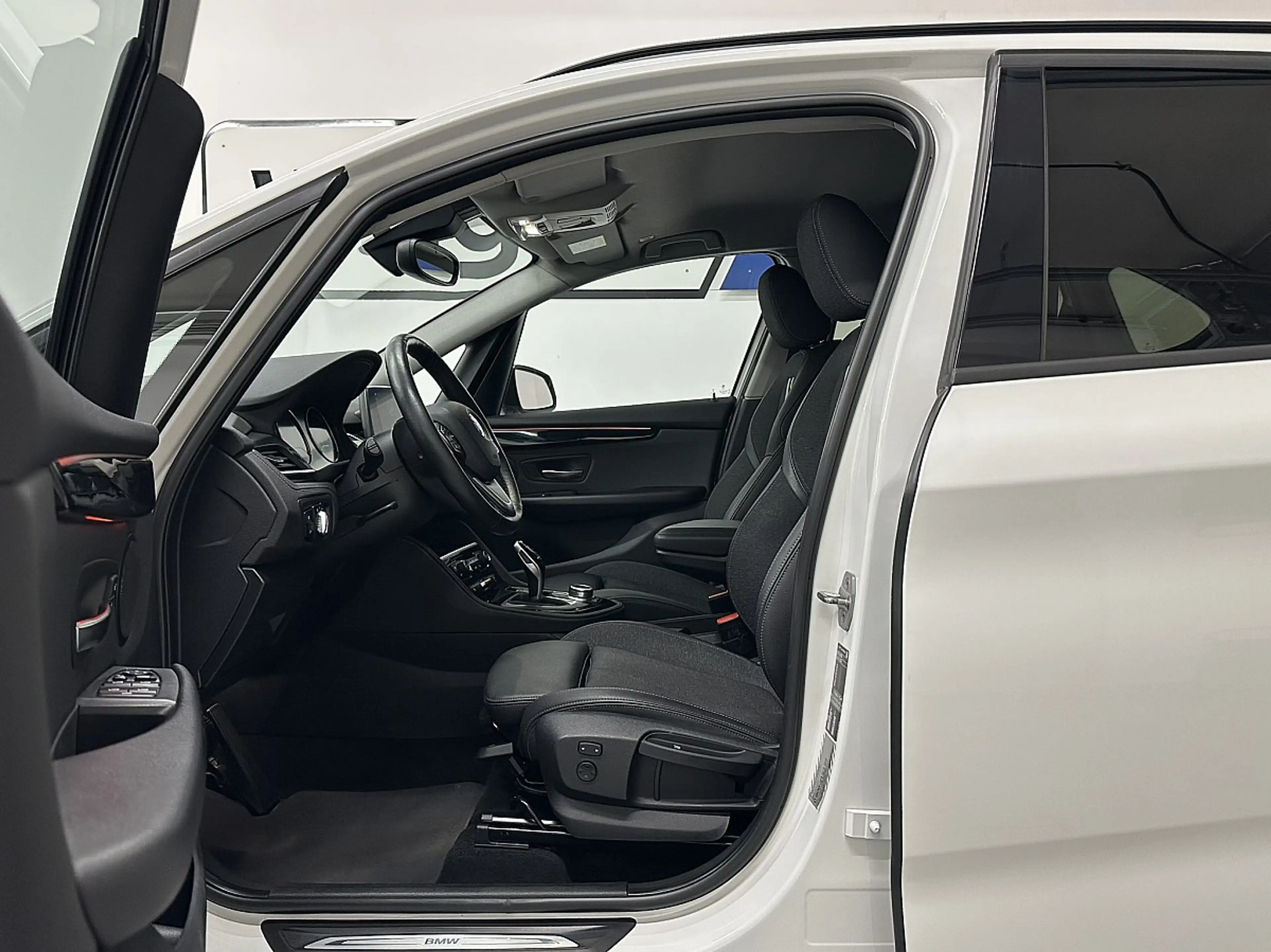 BMW 218 d Active Tourer Sport Line Aut.LCI/LED/ACC/Navi... — photo 6