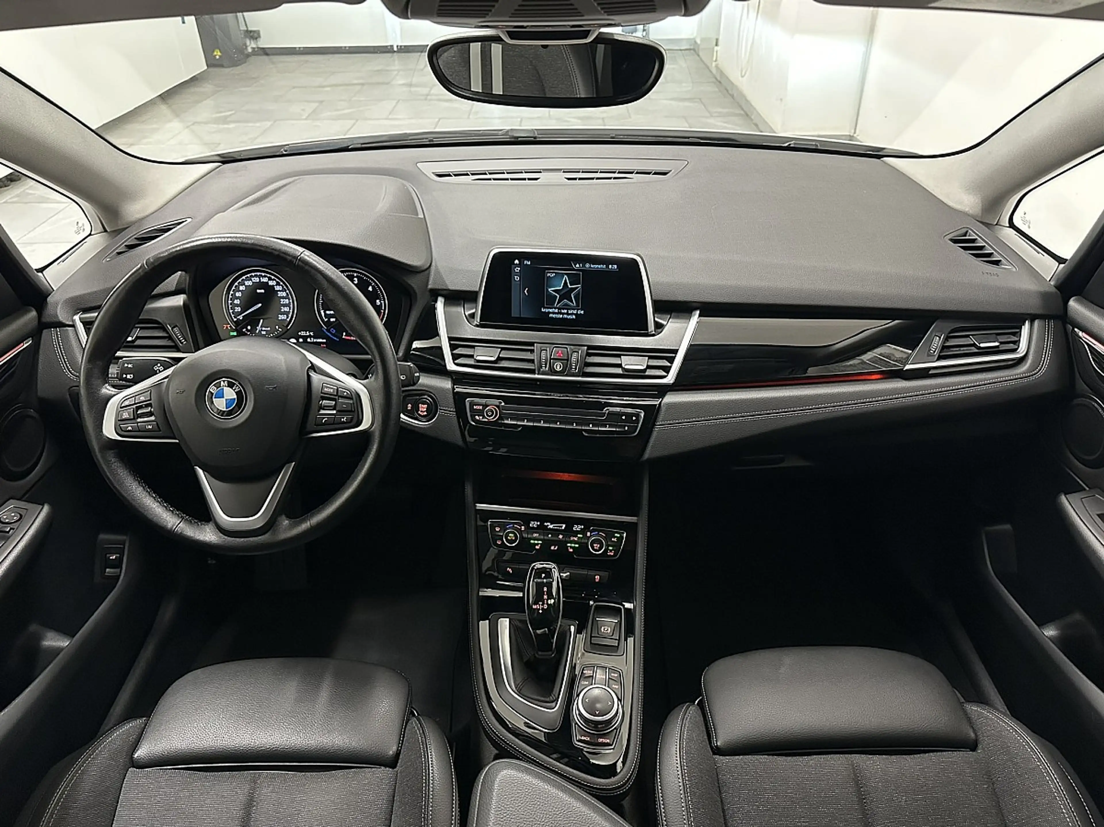 BMW 218 d Active Tourer Sport Line Aut.LCI/LED/ACC/Navi... — photo 8