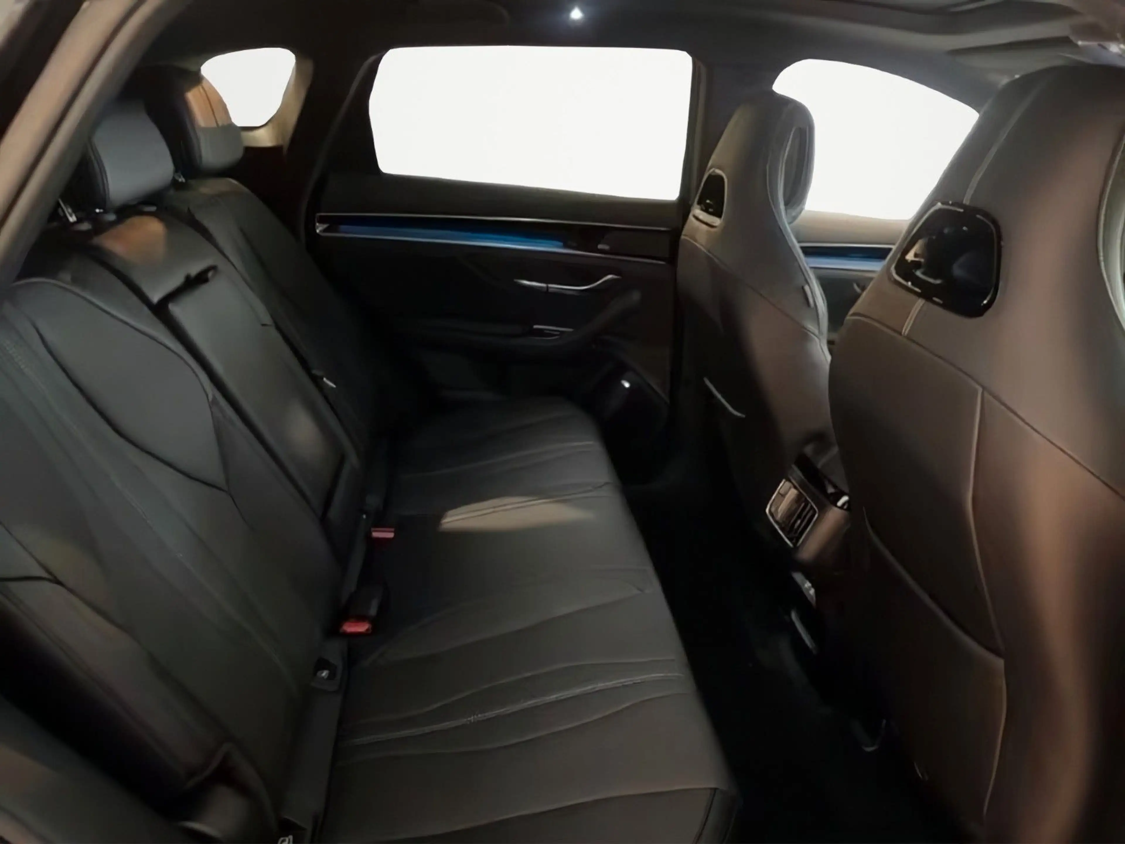 BYD Seal U 1.5 DM-i Design 238 kW PANO/KLIMA/KAMERA — photo 9