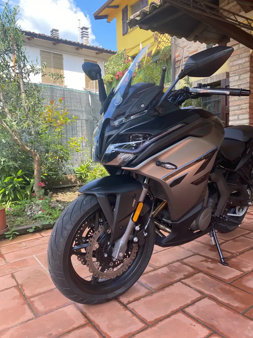 CF Moto 650GT Negro - 1