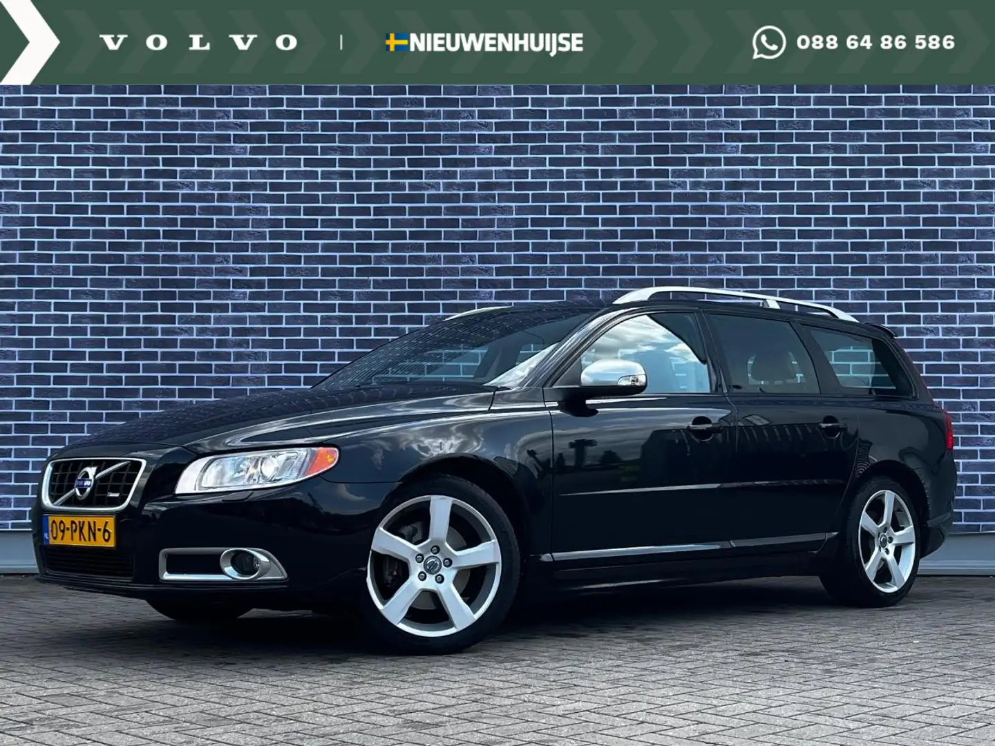 Volvo V70 2.0T R-Edition | Stoelverwarming | Xenon | Trekhaa Negru - 1