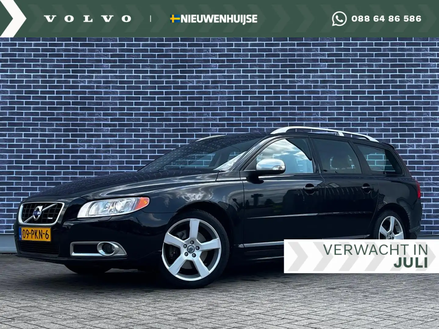 Volvo V70 2.0T R-Edition | Stoelverwarming | Xenon | Trekhaa Zwart - 1
