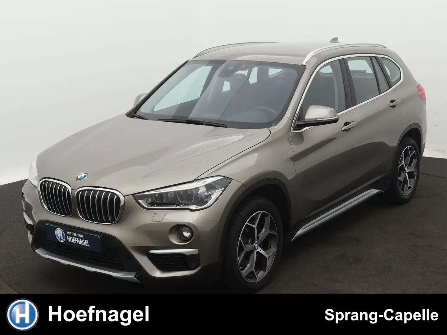 BMW X1 SDrive20i | X-Line | Cruise Control | Camera | Nav Grijs - 1
