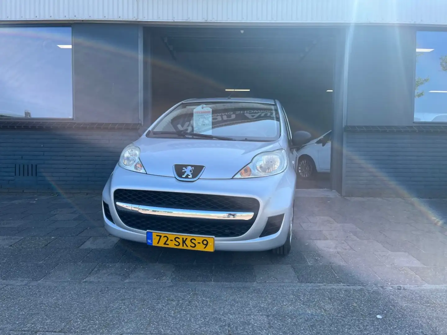 Peugeot 107 1.0-12V ACCENT Gris - 2