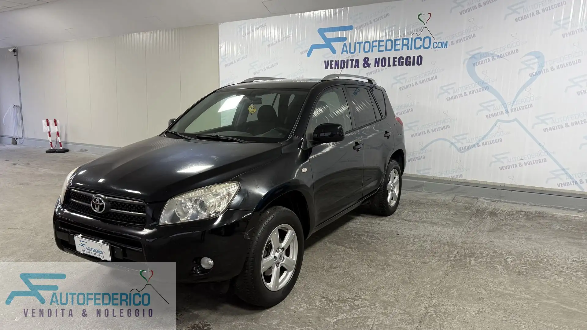 Toyota RAV 4 RAV4 2.2 D-4D 136 CV Luxury Schwarz - 1