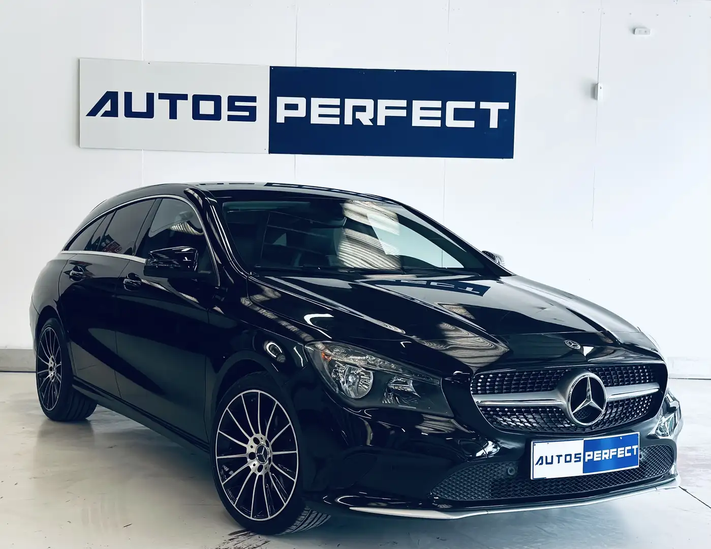 Mercedes-Benz CLA 180 d BOITE AUTO **VENDU**SOLD**VENDU** Noir - 2