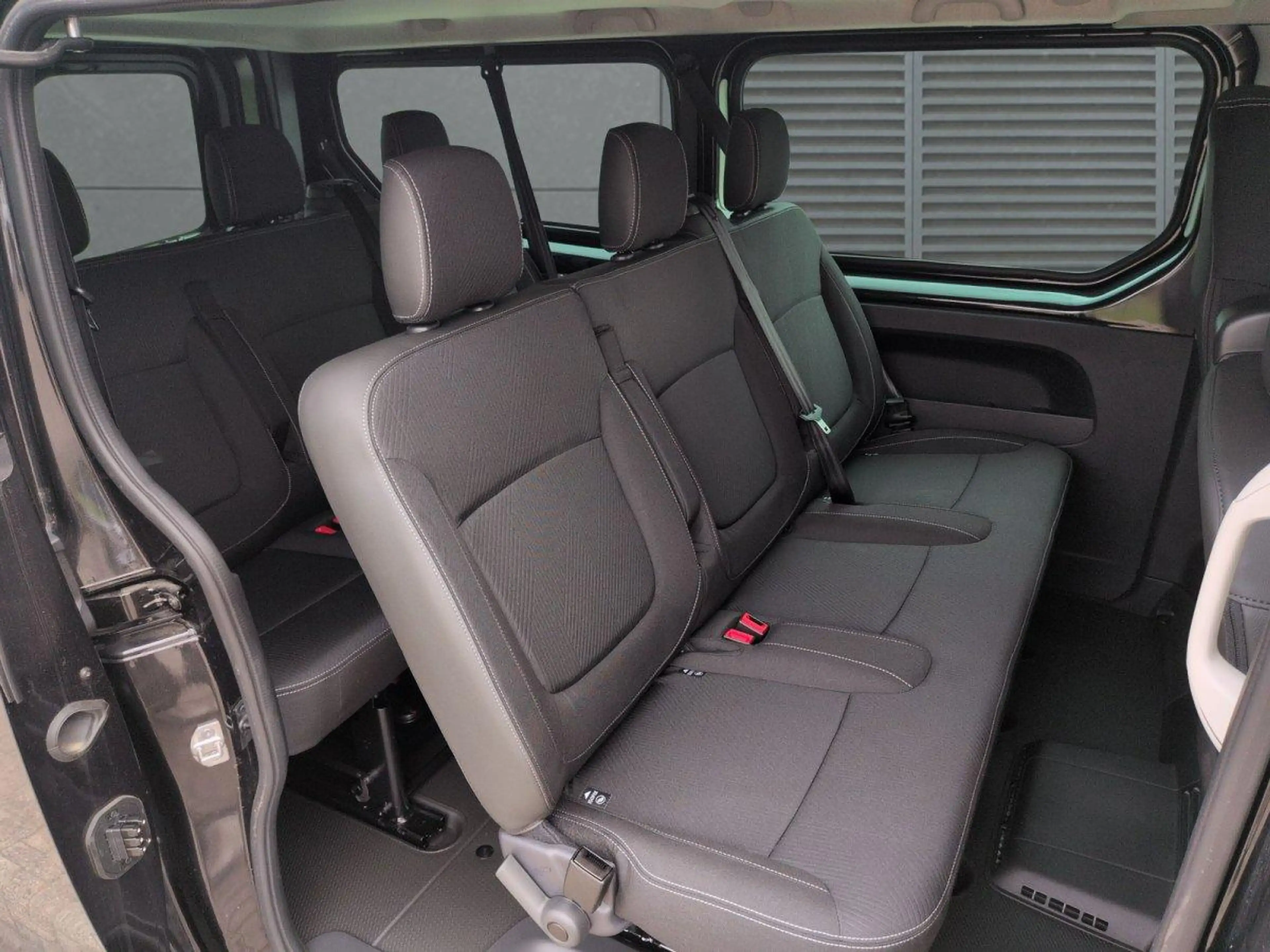 Renault Grand Espace L2H1 9-Sitzer PDC RFK Trafic dCi 150 110 kW (15... — photo 6