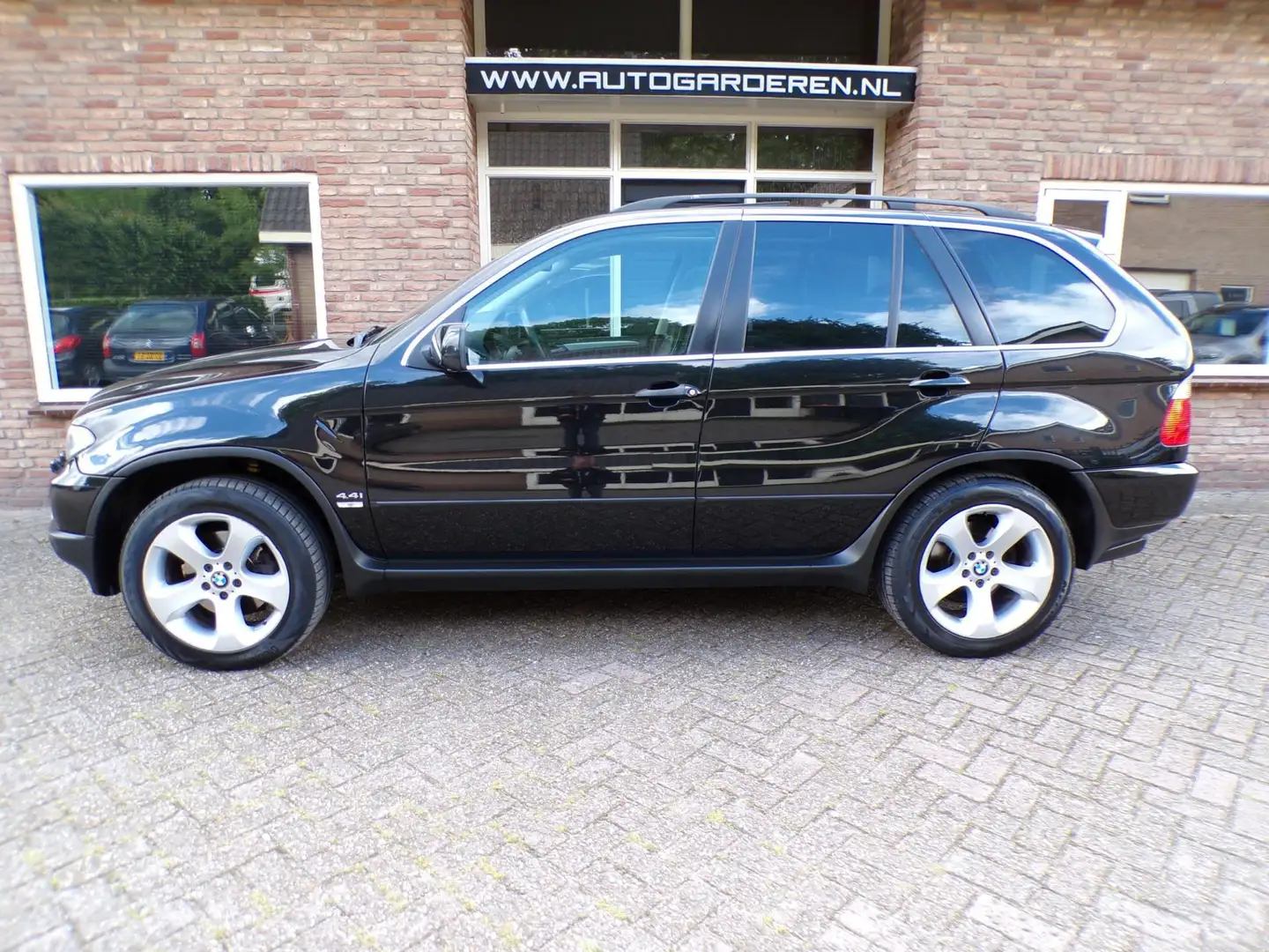BMW X5 4.4i High Edition Automaat / leder / Panoramadak / Zwart - 2
