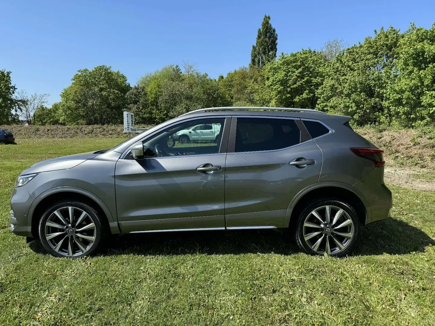 Nissan Qashqai 1.7 dCi N-Connecta 4x4 ALLRAD AUTOMATIK Grey - 2
