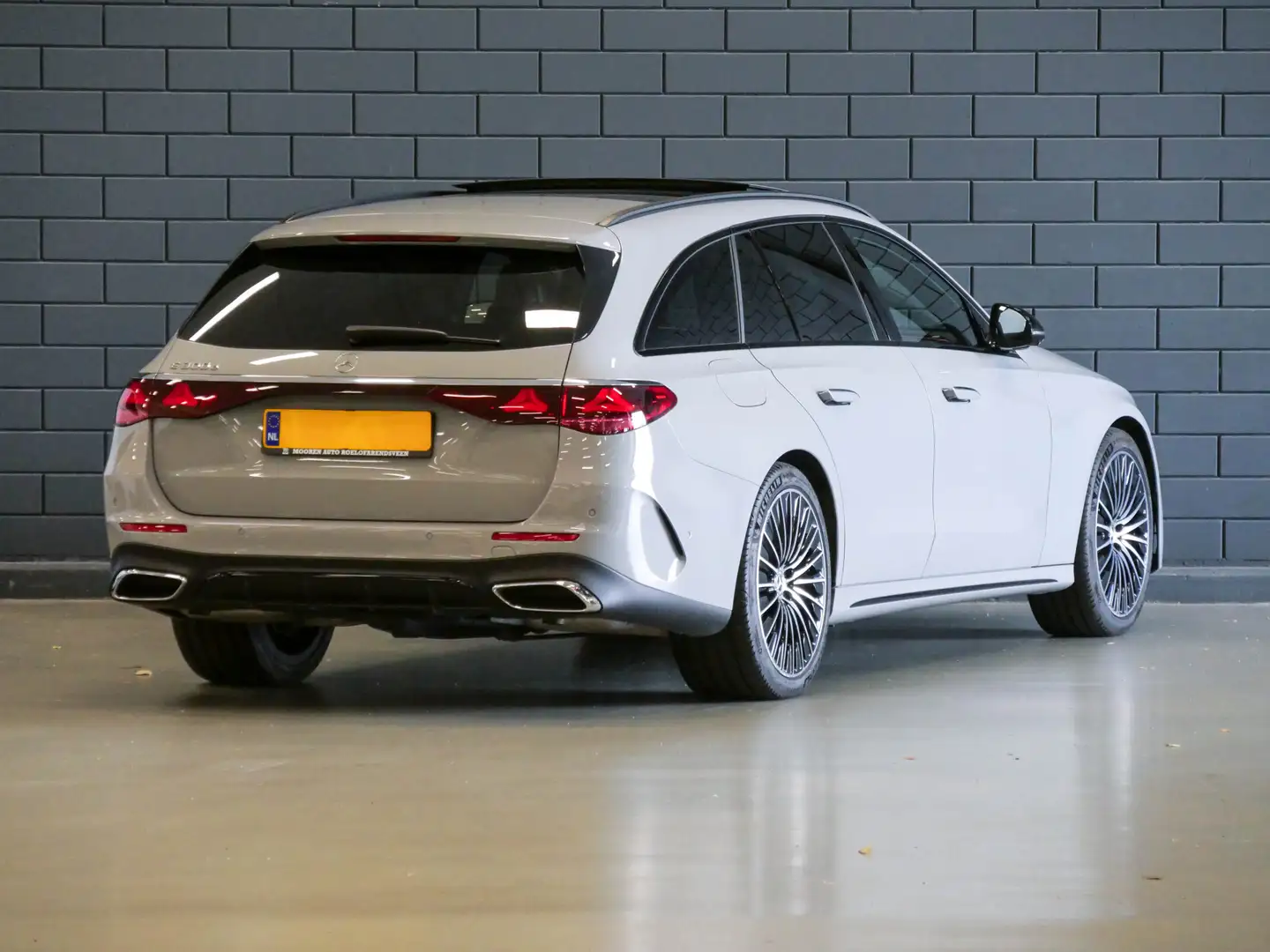 Mercedes-Benz E 300 e AMG Line | PANODAK | SUPERSCREEN | TREKHAAK | NI Grijs - 2