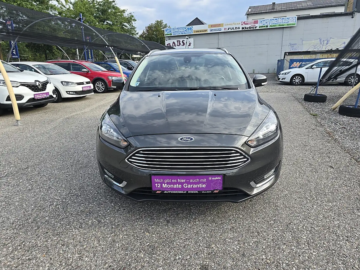 Ford Focus Traveller 1,5 TDCi Titanium *AHK* Grau - 2