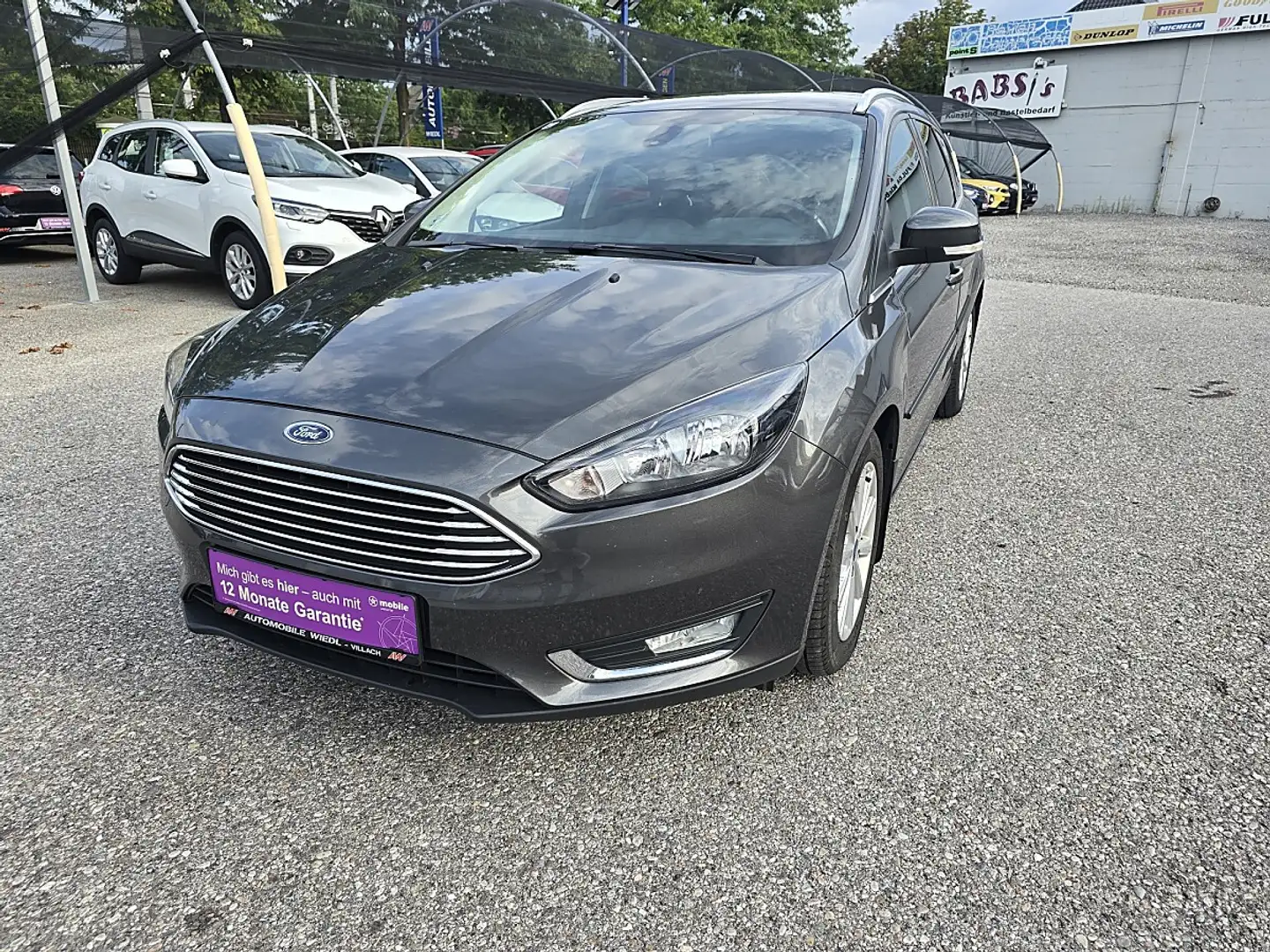 Ford Focus Traveller 1,5 TDCi Titanium *AHK* Grau - 1