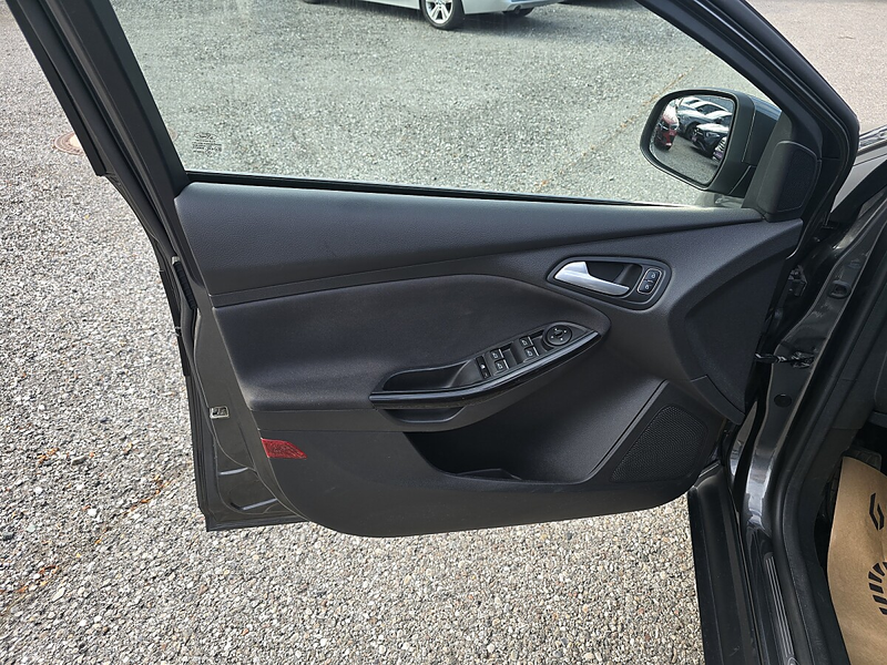 Ford Focus Traveller 1,5 TDCi Titanium *AHK* — photo 10