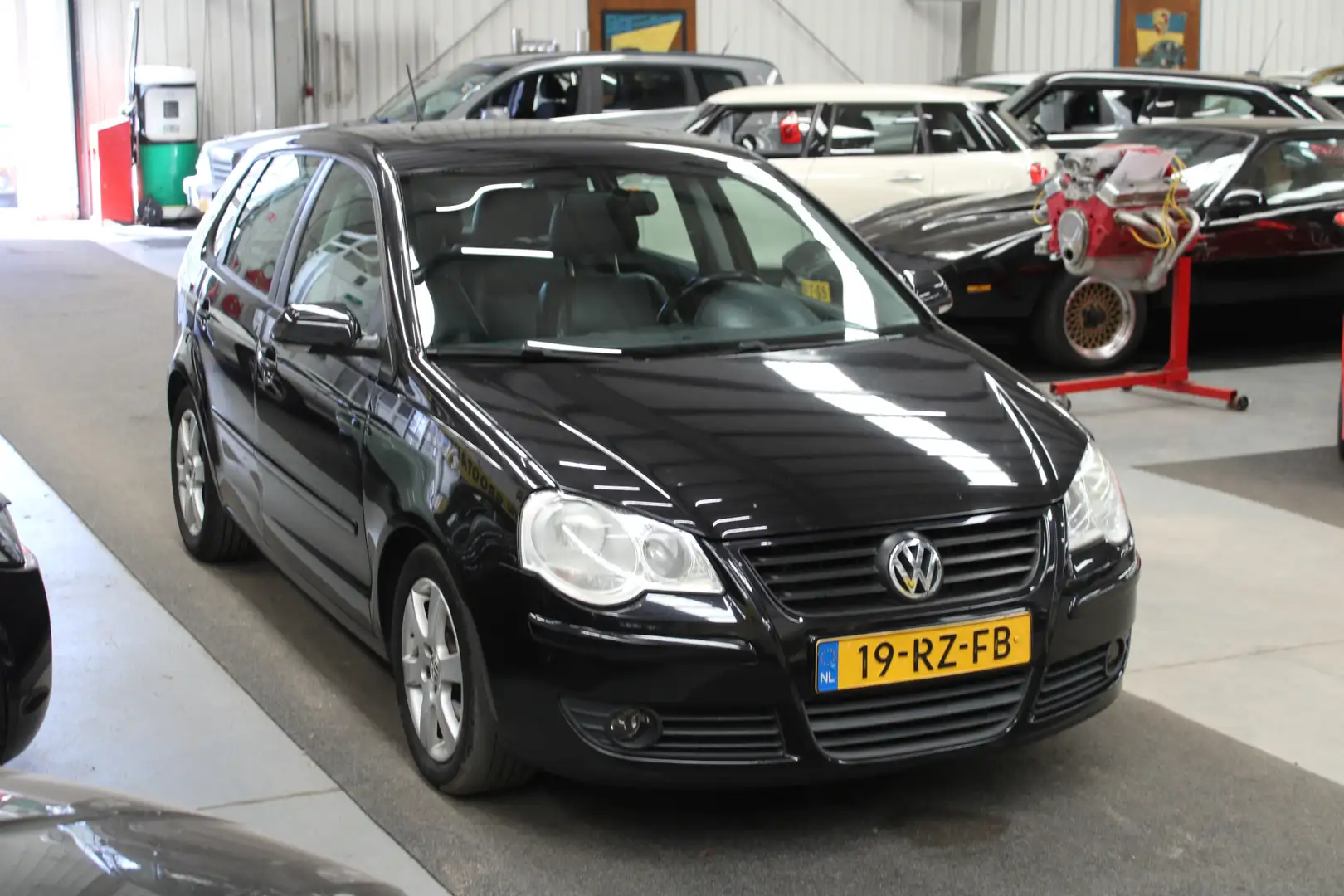 Volkswagen Polo 1.4-16V Sportline Leer, Airco, Stuurbekrachtiging Zwart - 2