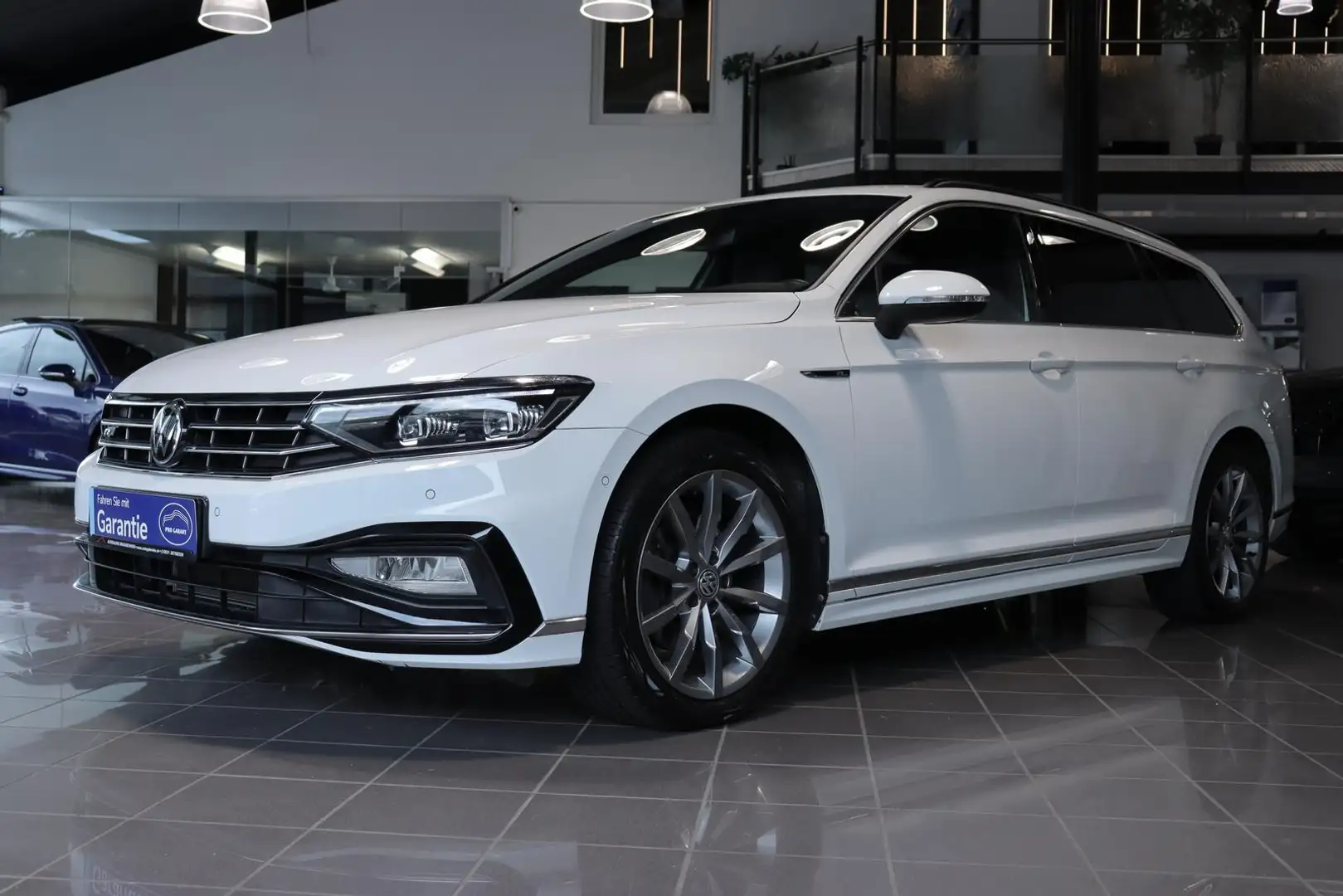 Volkswagen Passat Variant 1.5 TSI DSG Business R-LINE Weiß - 2