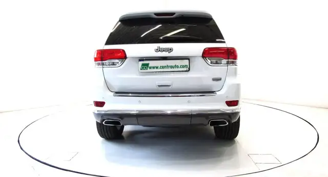 Jeep Grand Cherokee view 4