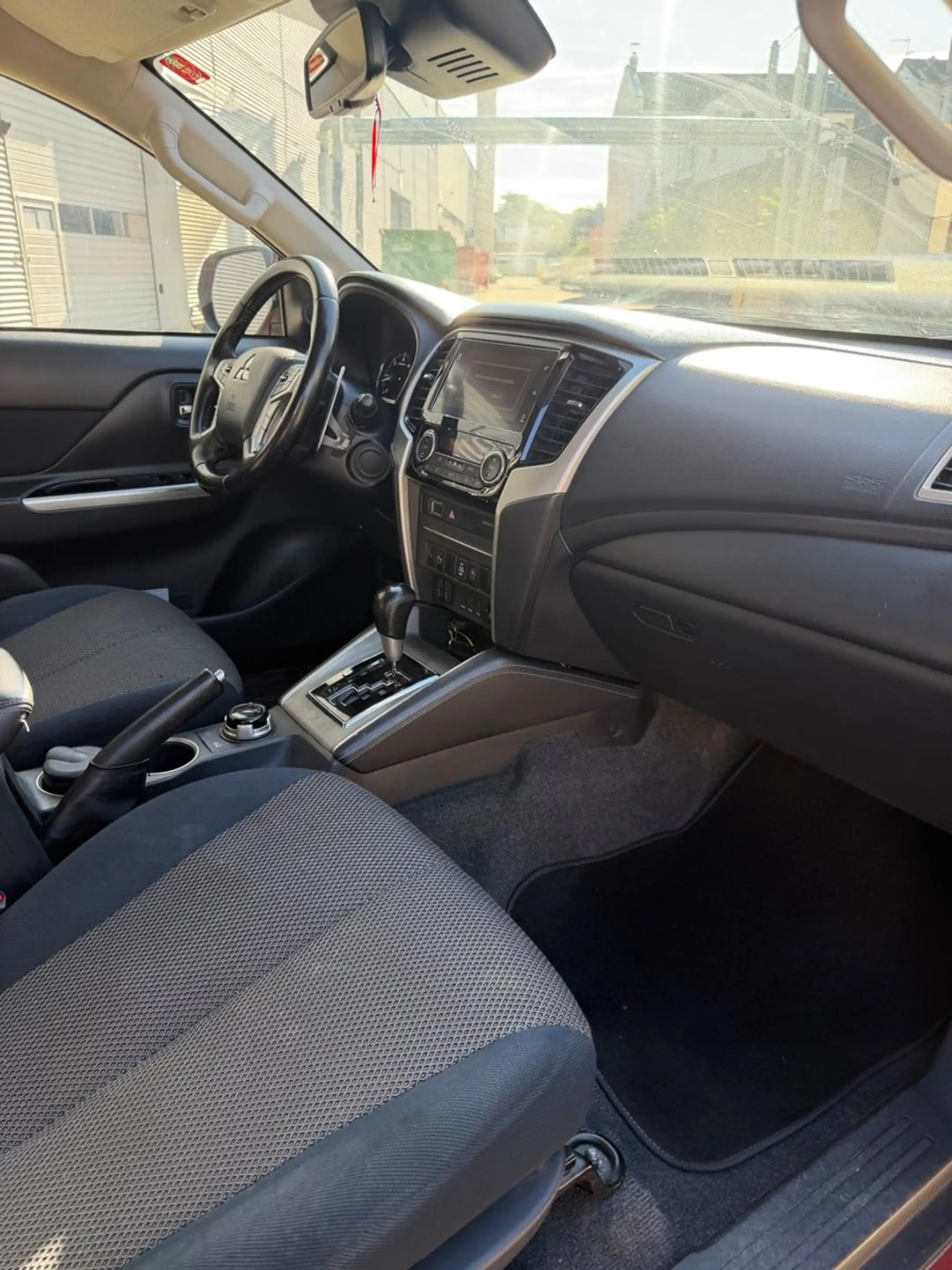 Mitsubishi L200 Intro Edition Doppelkabine 4WD Spirit AT — photo 8
