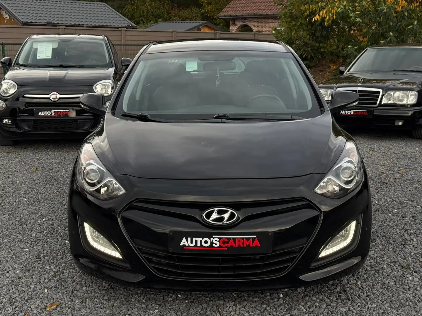Hyundai i30 1.6 Diesel 5 Deurs 1Ste Eigenaar Airco CruiseC BT Zwart - 2