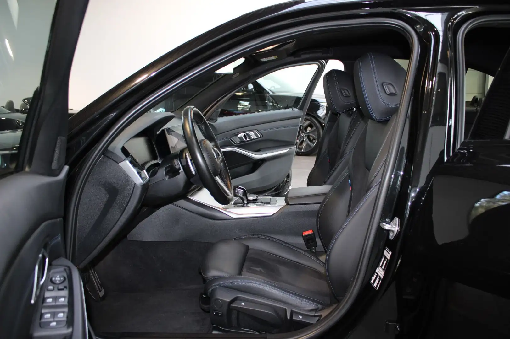 BMW 330 D * BLACK M SPORT* LASER/LIVE-COCKPIT/NAVI Noir - 2