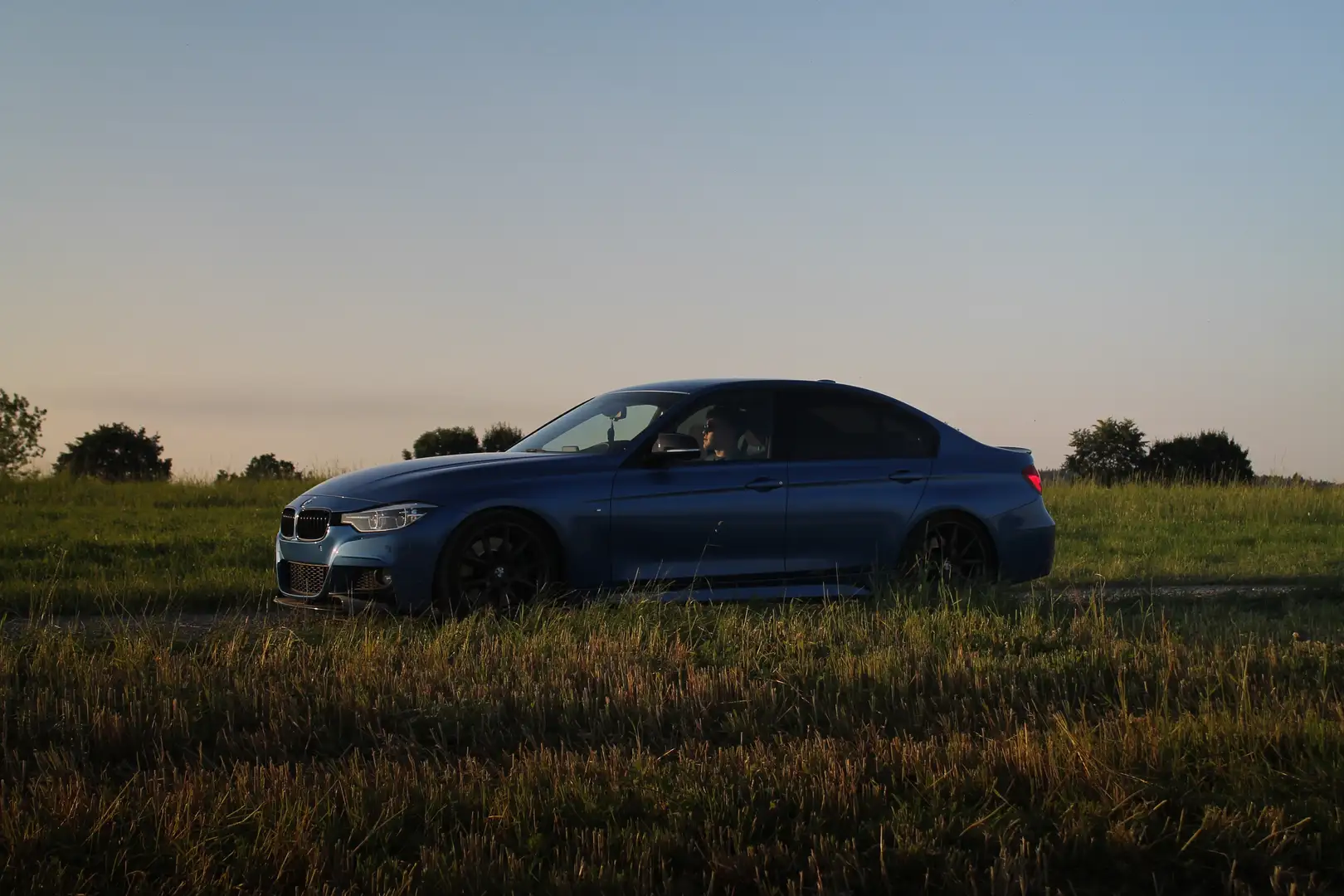 BMW 330 330i M-Paket Deutsches Fahrzeug Estorilblau Manuel - 1
