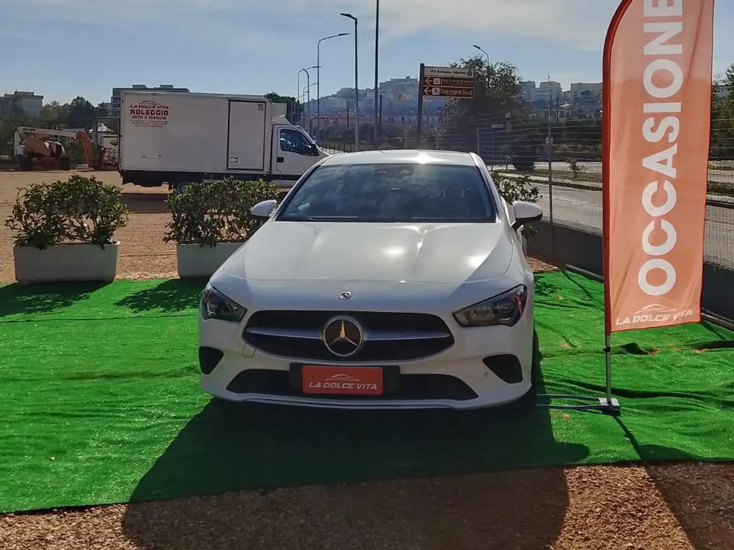 Mercedes-Benz CLA 200 Shooting Brake d Business Blanc - 2