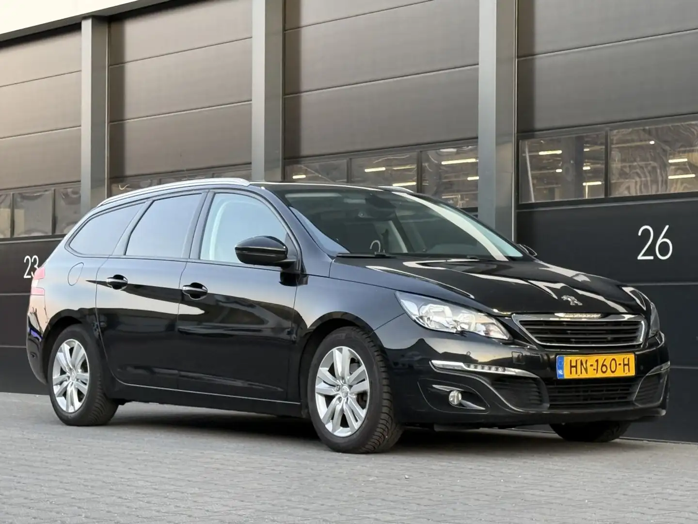 Peugeot 308 1.6 BlueHDI Pano Camera Zwart - 2