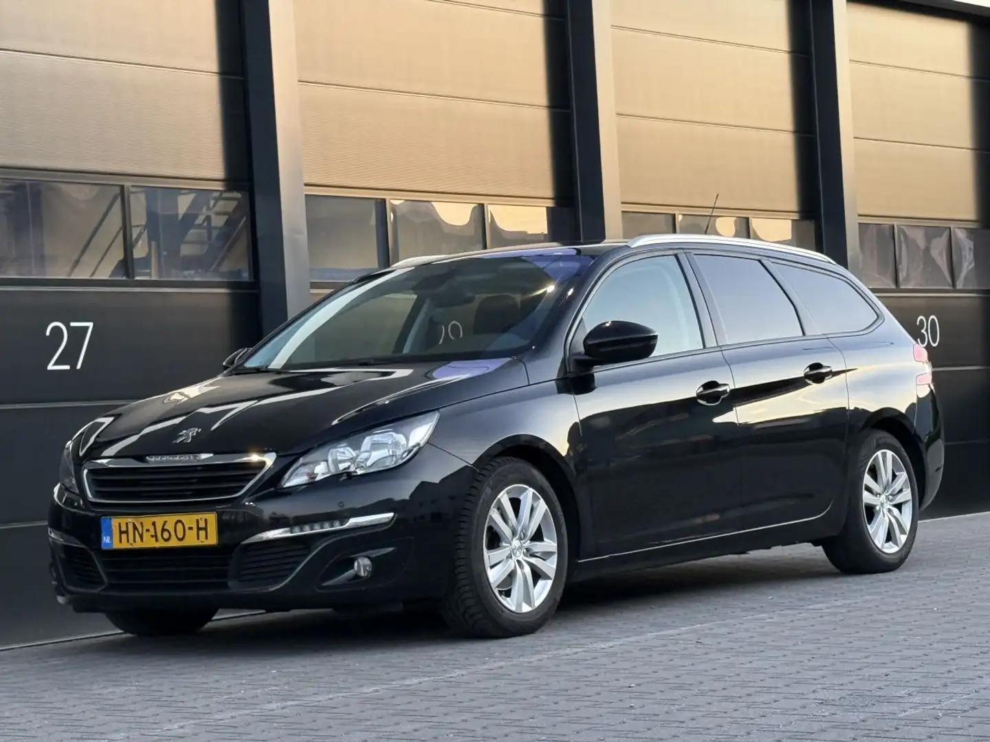Peugeot 308 1.6 BlueHDI Pano Camera Zwart - 1