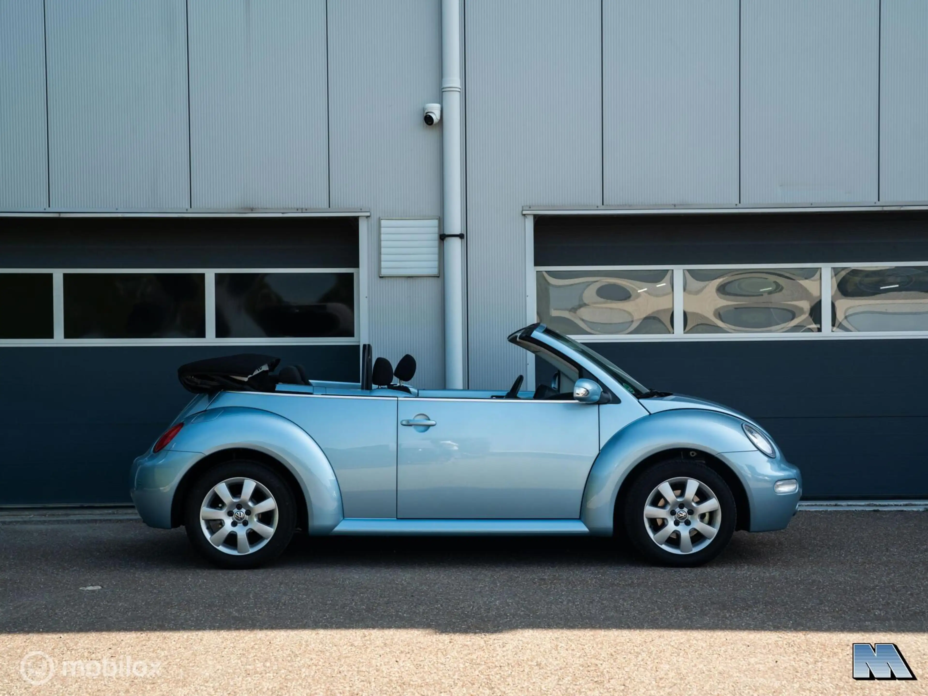 Volkswagen New Beetle Cabriolet 2.0 FSI l Nieuwstaat l A1 — photo 9