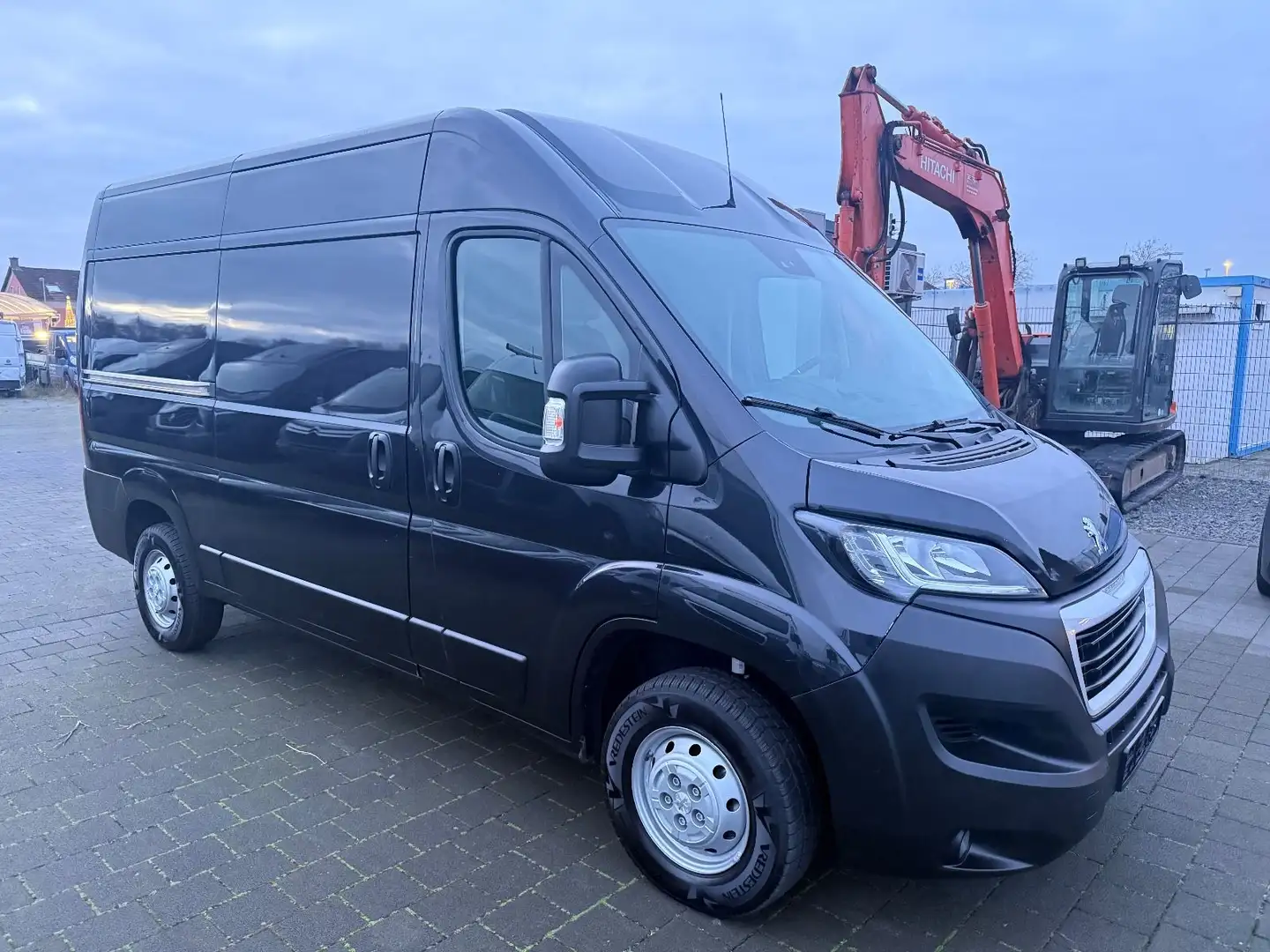 Peugeot Boxer Premium L2H2 BlueHDi 165 Assistent Navi AH Noir - 1