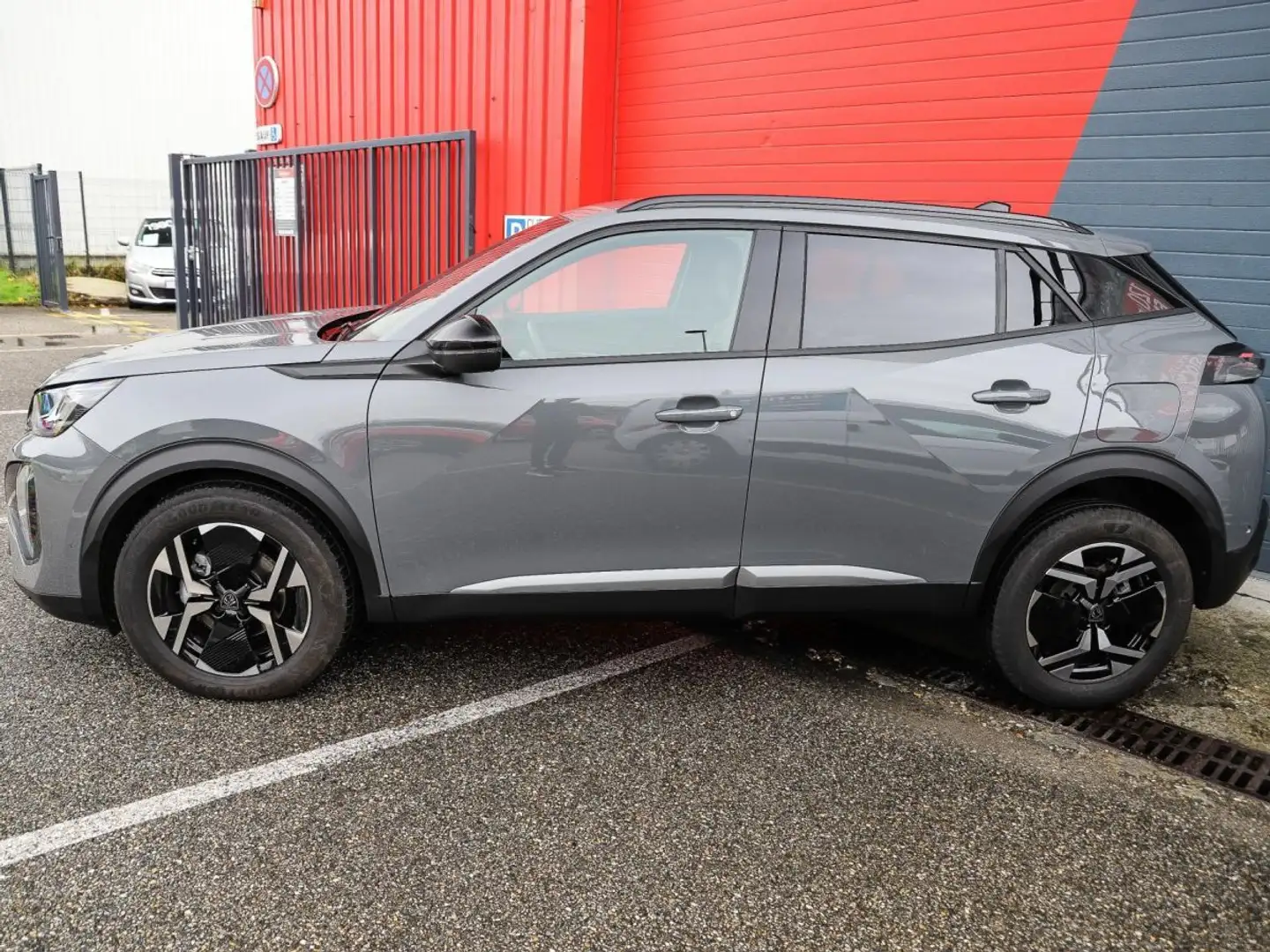Peugeot 2008 1.2i PureTech 100 Allure CAMERA AVANT ET ARRIERE GPS VIRTUAL CARPLAY Gris - 2