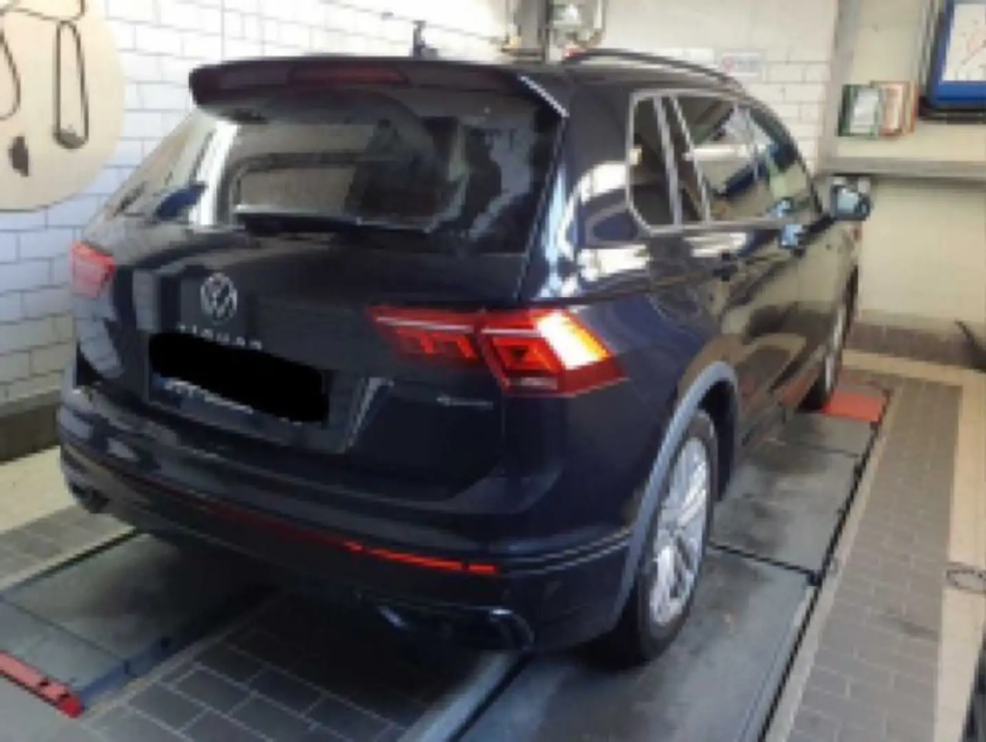 Volkswagen Tiguan 2.0 TSI R-Line 4M*NAVI*KAM*BlackStyle*IQ- Schwarz - 2
