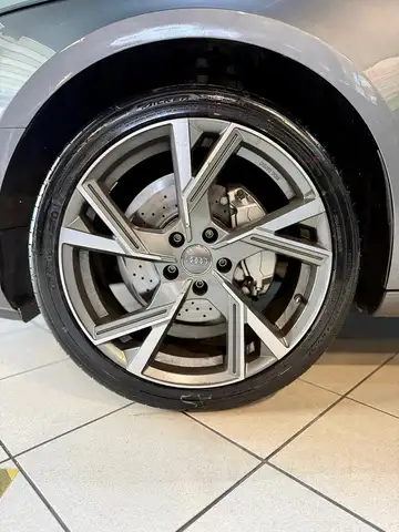 Audi A4 view 9