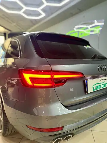 Audi A4 view 8