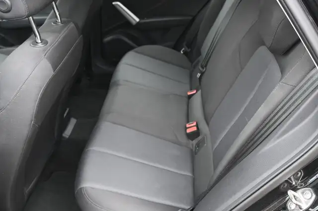 Audi Q2 view 12