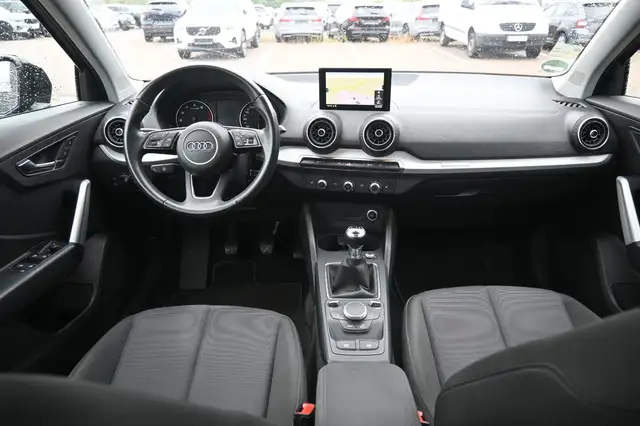 Audi Q2 view 13