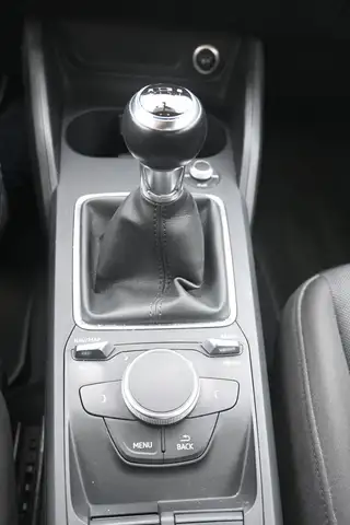 Audi Q2 view 17
