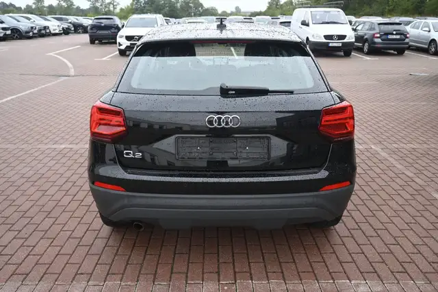 Audi Q2 view 8