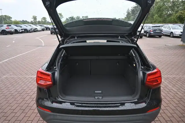 Audi Q2 view 9